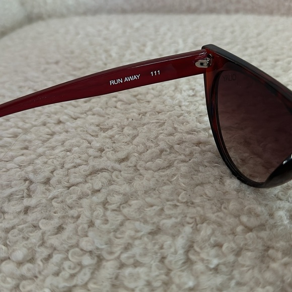 Quay Australia Run Away Cat Eye Sunglasses R2933 - Picture 7 of 8